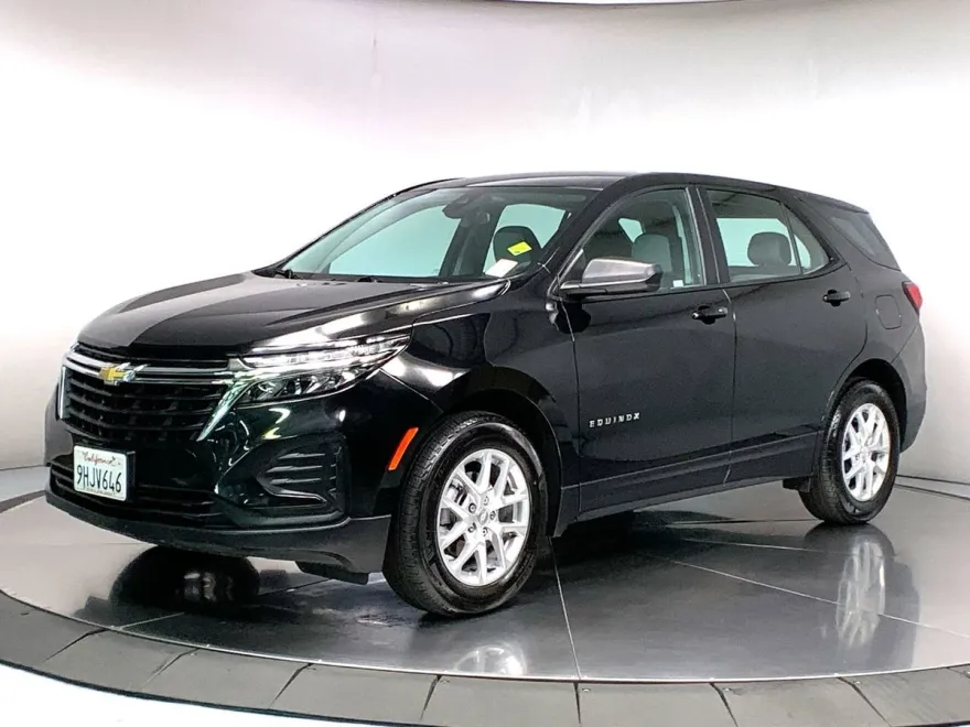 2023 Chevrolet Equinox LS photo 1