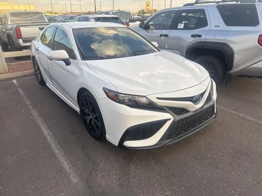 2023 Toyota Camry Hybrid SE photo 1