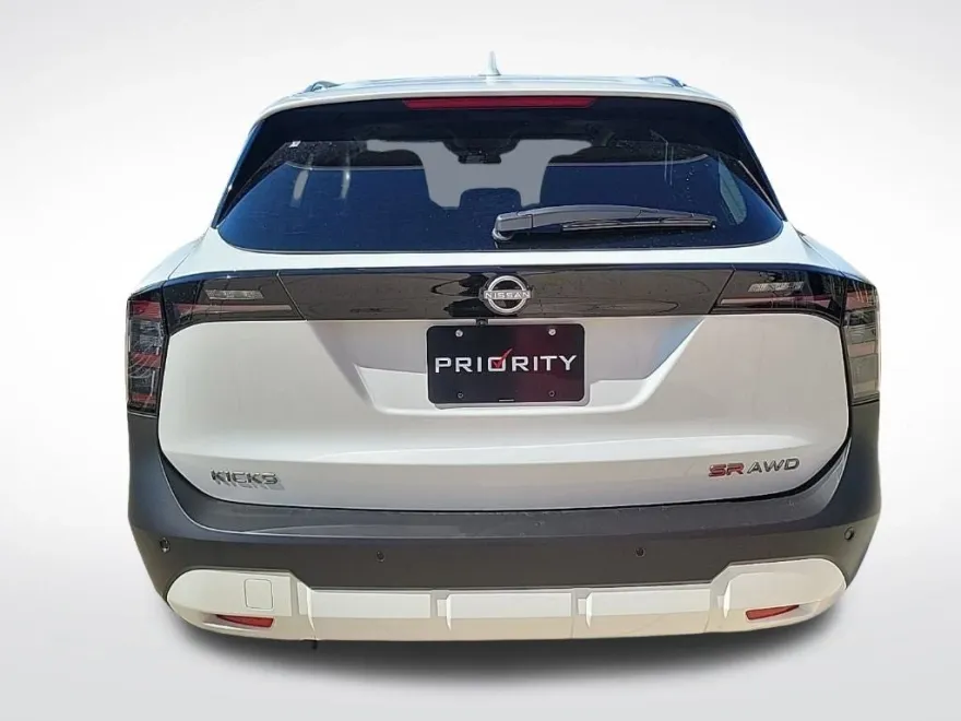 2025 Nissan Kicks SR photo 1