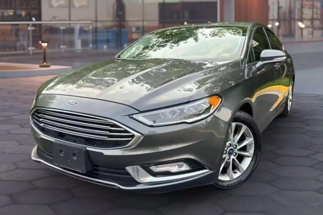 2017 Ford Fusion SE photo 1