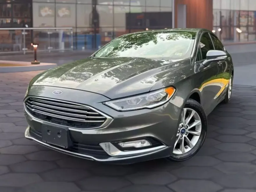 2017 Ford Fusion SE photo 1