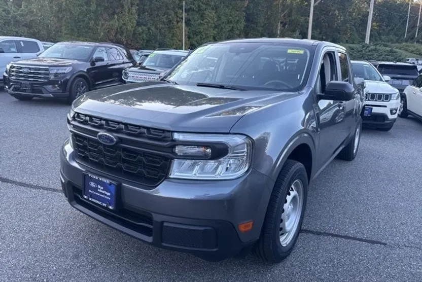 2022 Ford Maverick XL photo 1