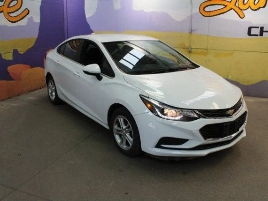 2018 Chevrolet Cruze LT photo 1
