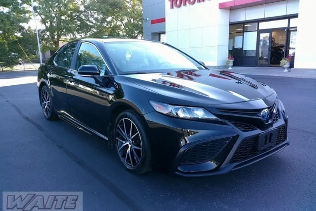 2023 Toyota Camry Hybrid SE photo 1