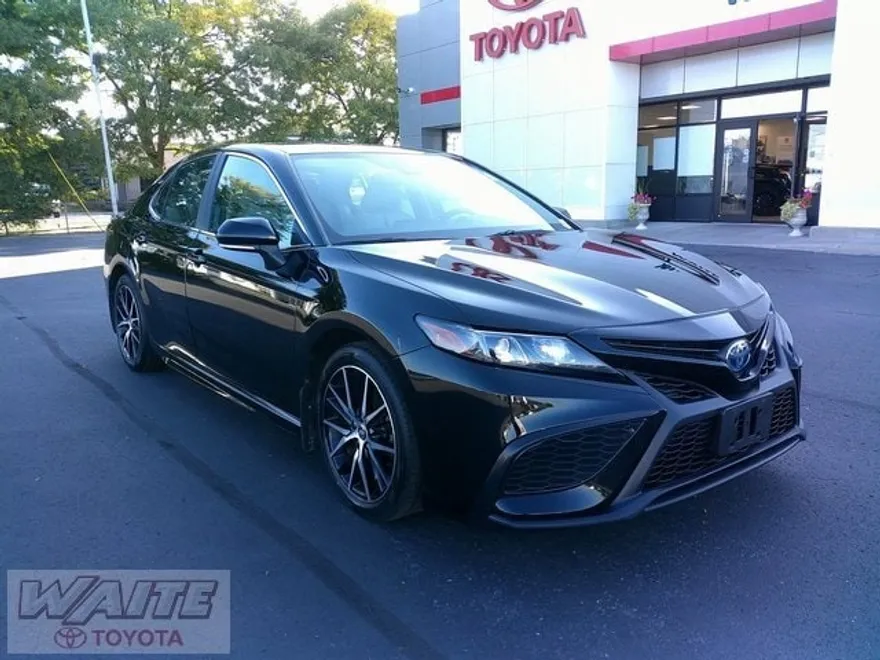 2023 Toyota Camry Hybrid SE photo 1