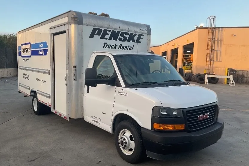 2022 Gmc Savana 3500 Cutaway photo 1