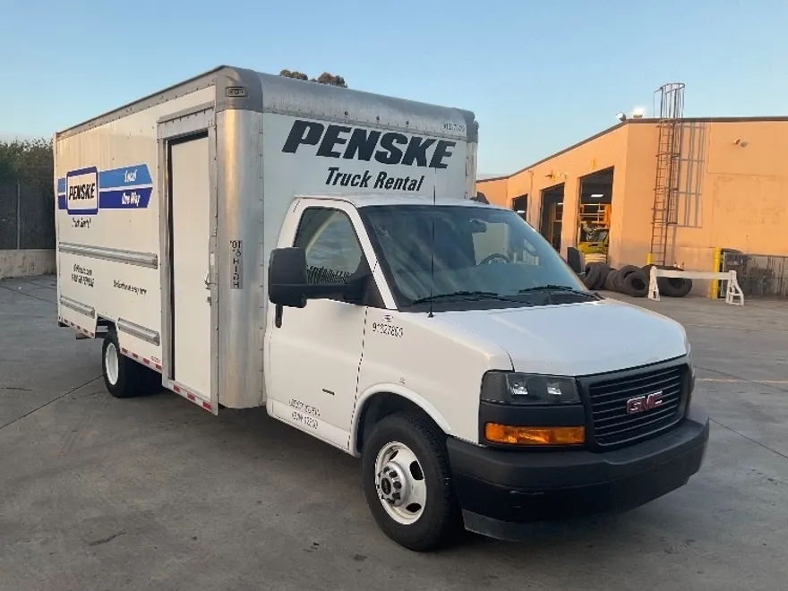 2022 Gmc Savana 3500 Cutaway photo 1