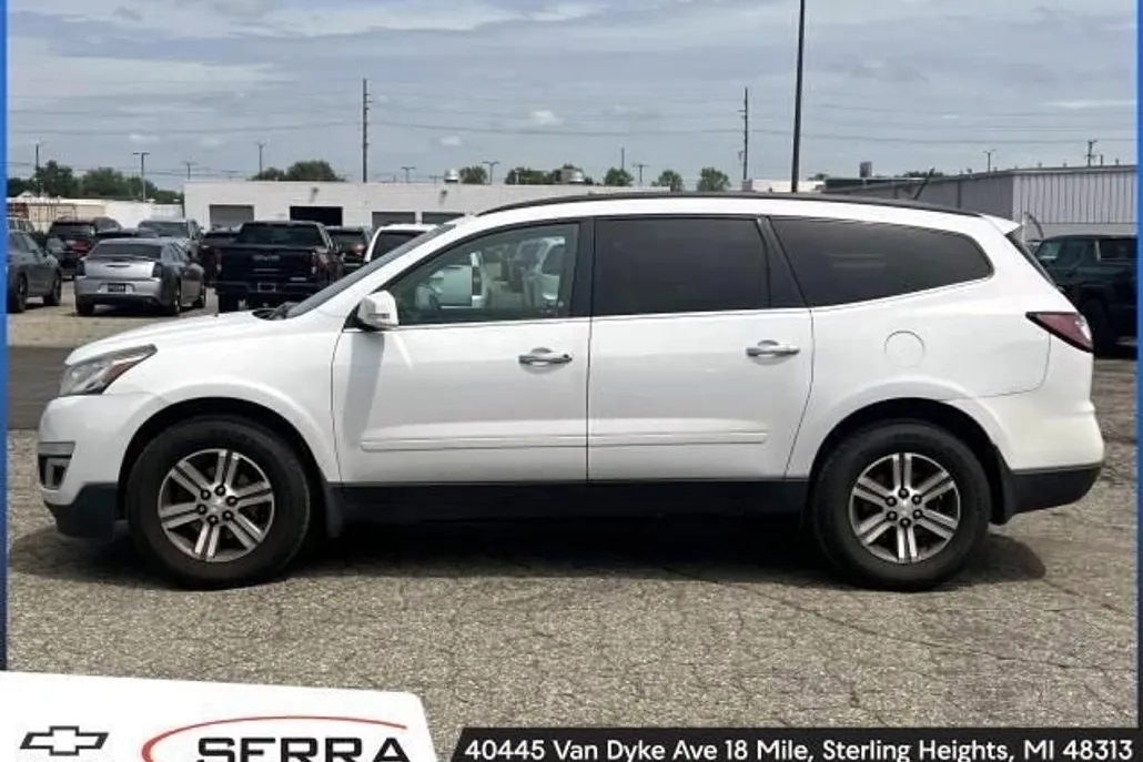 2017 Chevrolet Traverse 2LT photo 1