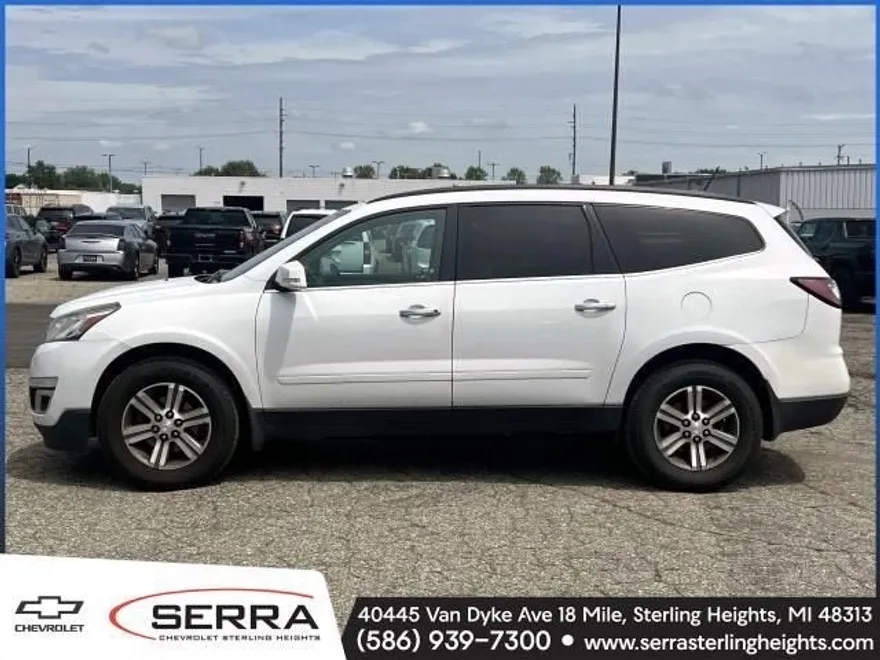 2017 Chevrolet Traverse 2LT photo 1