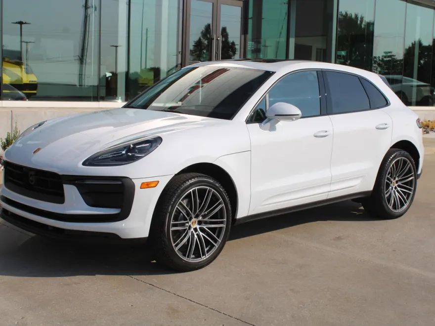 2025 Porsche Macan Base photo 1