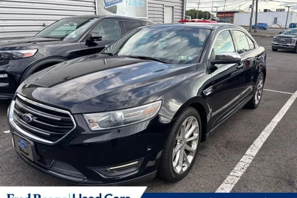 2016 Ford Taurus Limited photo 1