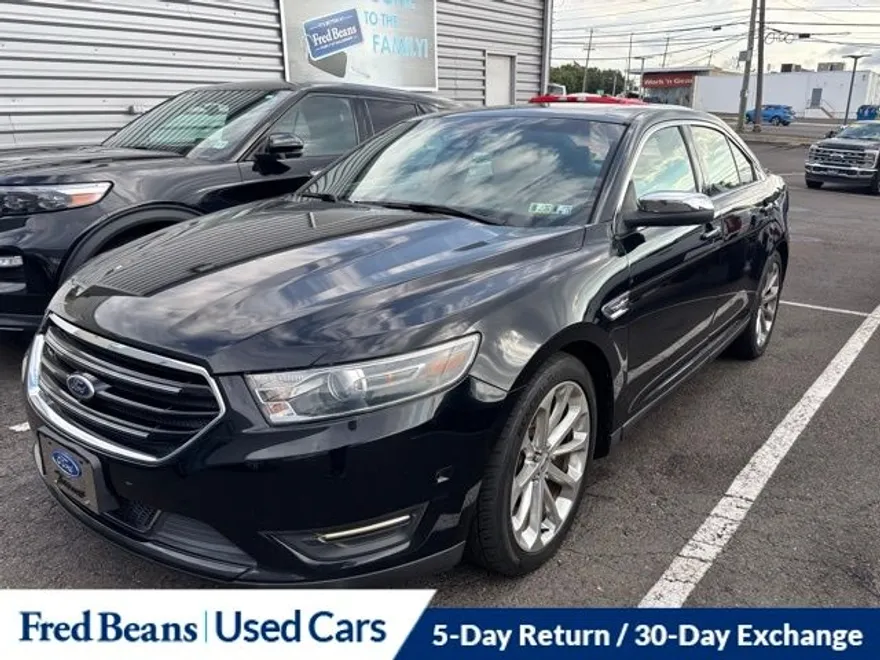 2016 Ford Taurus Limited photo 1