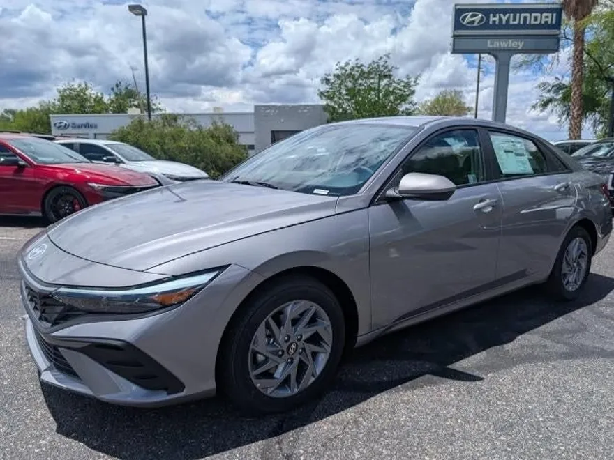 2025 Hyundai Elantra Blue SEL Sport photo 1