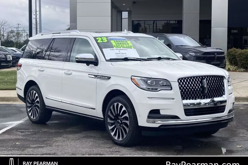 2023 Lincoln Navigator Black Label photo 1