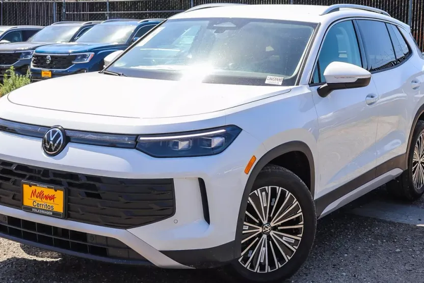 2025 Volkswagen Tiguan S photo 1