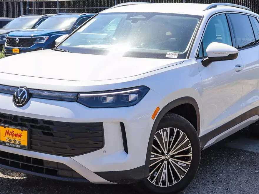 2025 Volkswagen Tiguan S photo 1