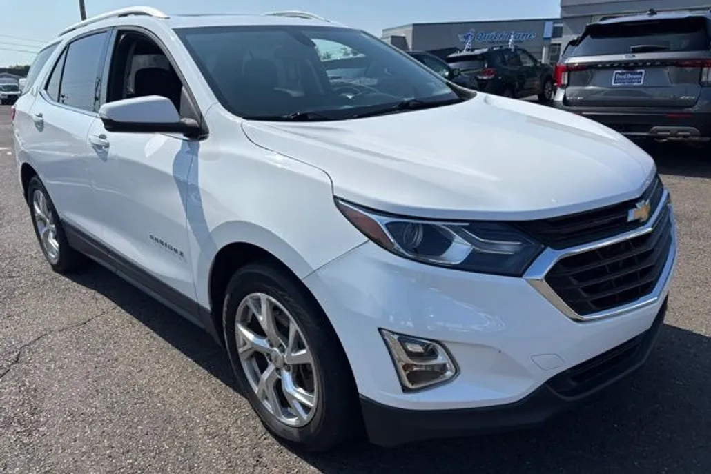 2019 Chevrolet Equinox LT photo 1
