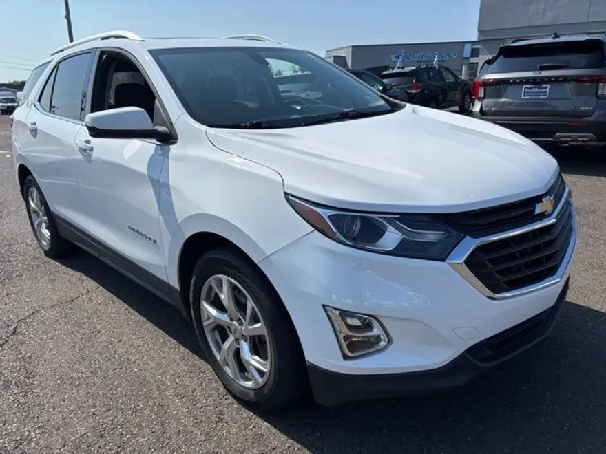 2019 Chevrolet Equinox LT photo 1