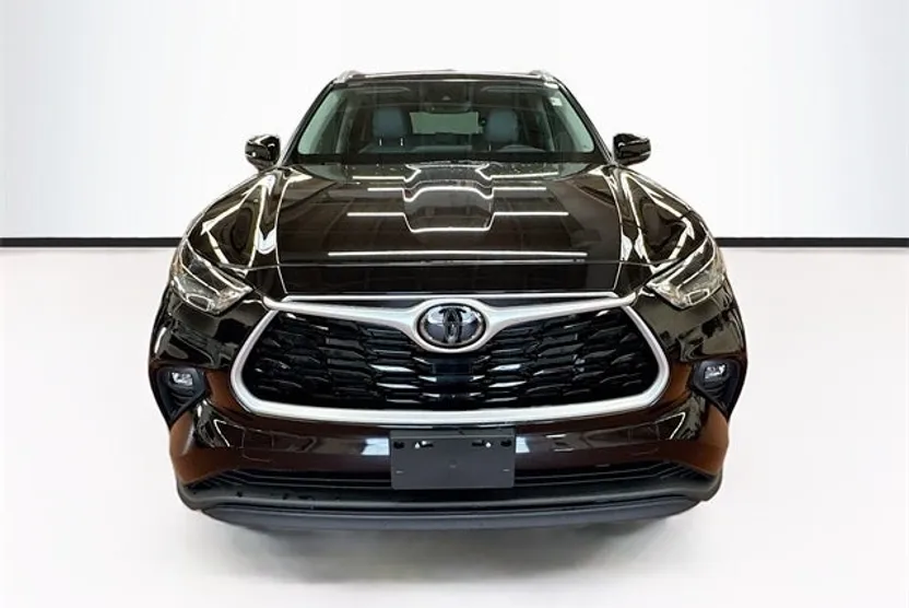 2022 Toyota Highlander XLE photo 1