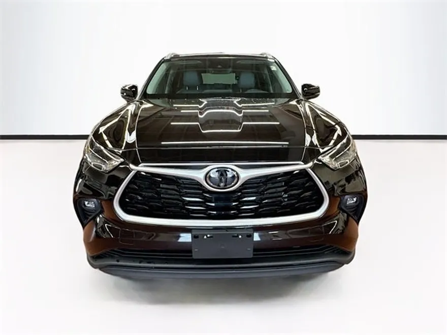 2022 Toyota Highlander XLE photo 1
