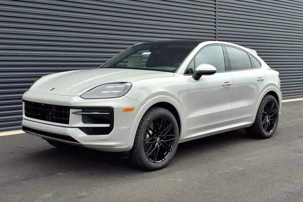 2025 Porsche Cayenne S photo 1
