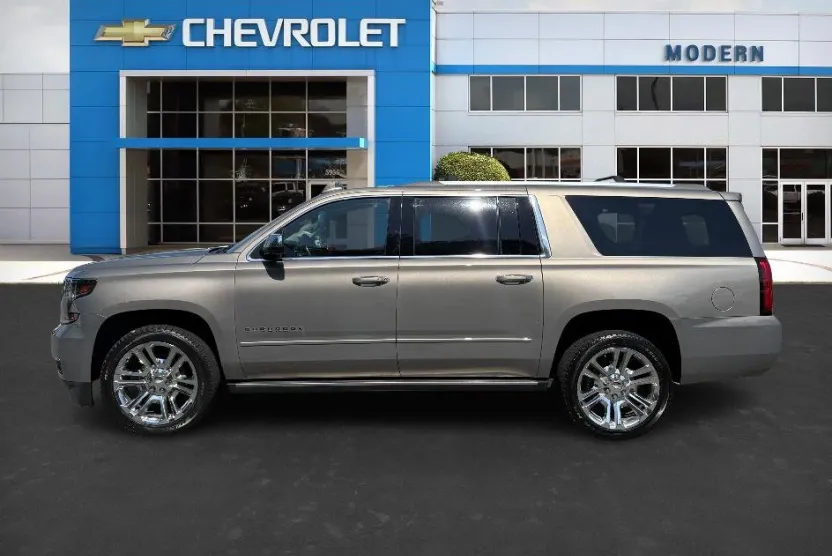 2019 Chevrolet Suburban Premier photo 1