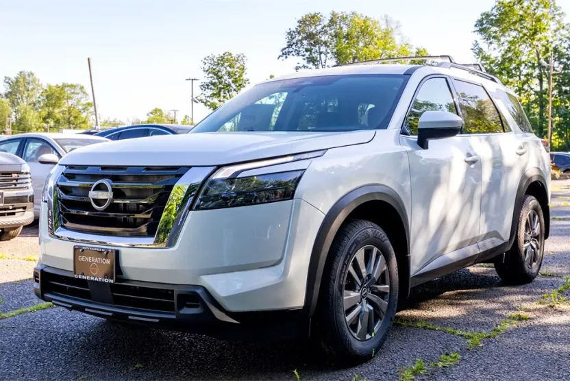 2025 Nissan Pathfinder SV photo 1