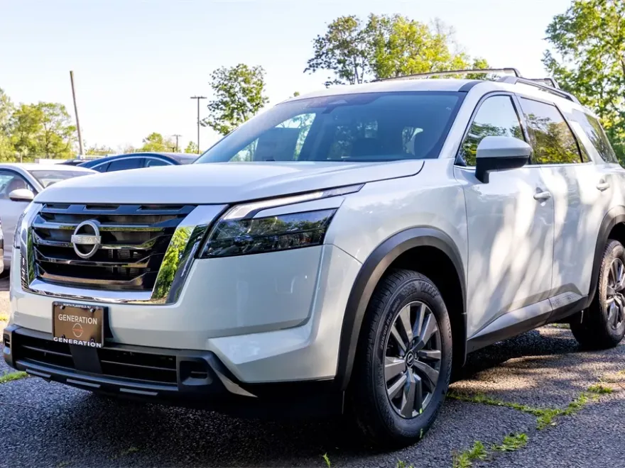 2025 Nissan Pathfinder SV photo 1