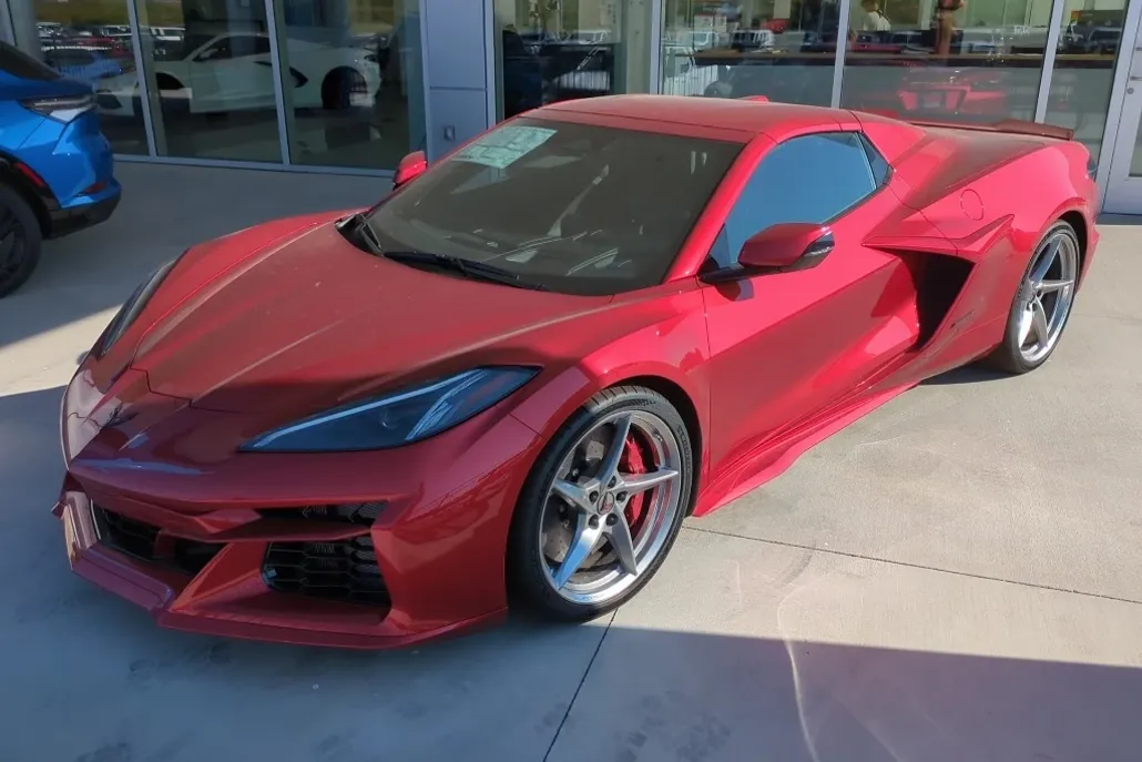 2026 Chevrolet Corvette E-Ray 1LZ photo 1