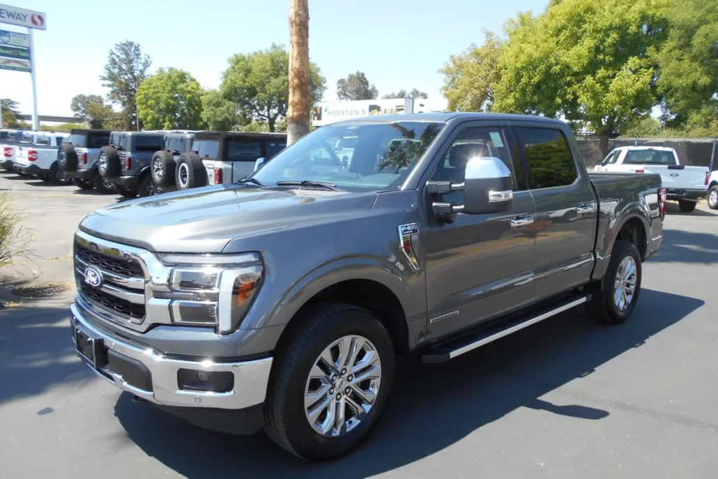 2025 Ford F-150 Lariat photo 1