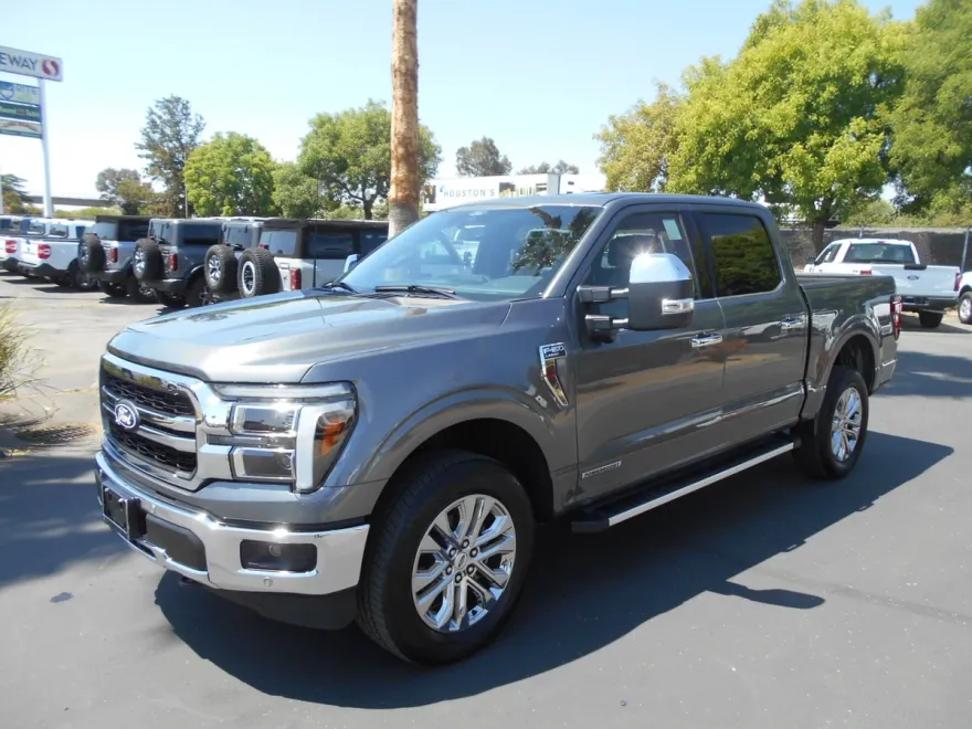 2025 Ford F-150 Lariat photo 1