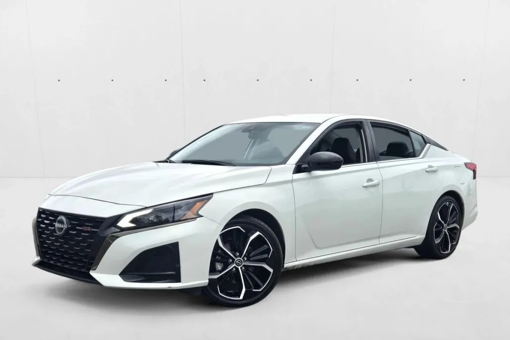 2023 Nissan Altima 2.5 SR photo 1