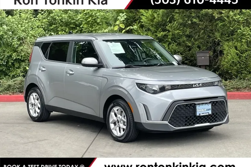 2023 Kia Soul LX photo 1