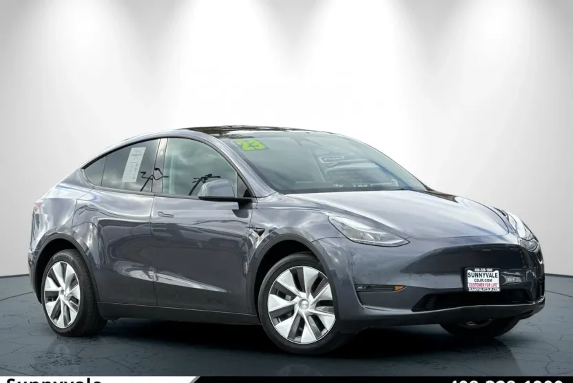 2023 Tesla Model Y Long Range photo 1