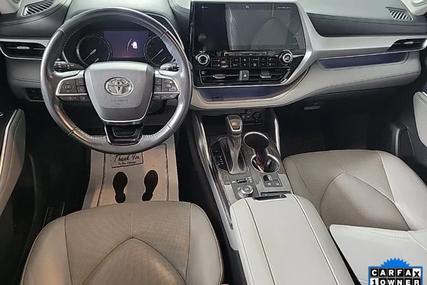 2021 Toyota Highlander Platinum photo 1
