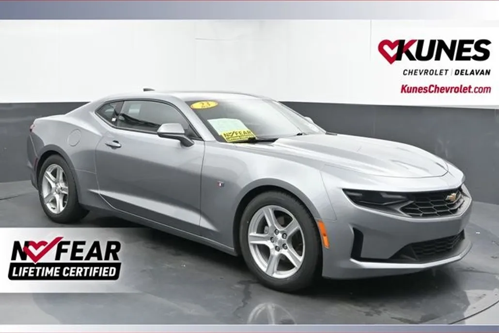 2023 Chevrolet Camaro 1LT photo 1