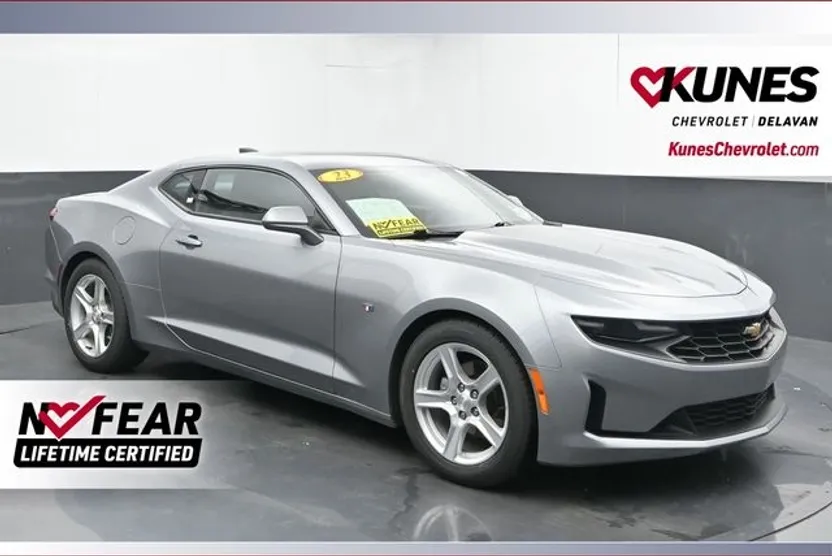 2023 Chevrolet Camaro 1LT photo 1