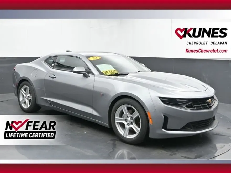 2023 Chevrolet Camaro 1LT photo 1