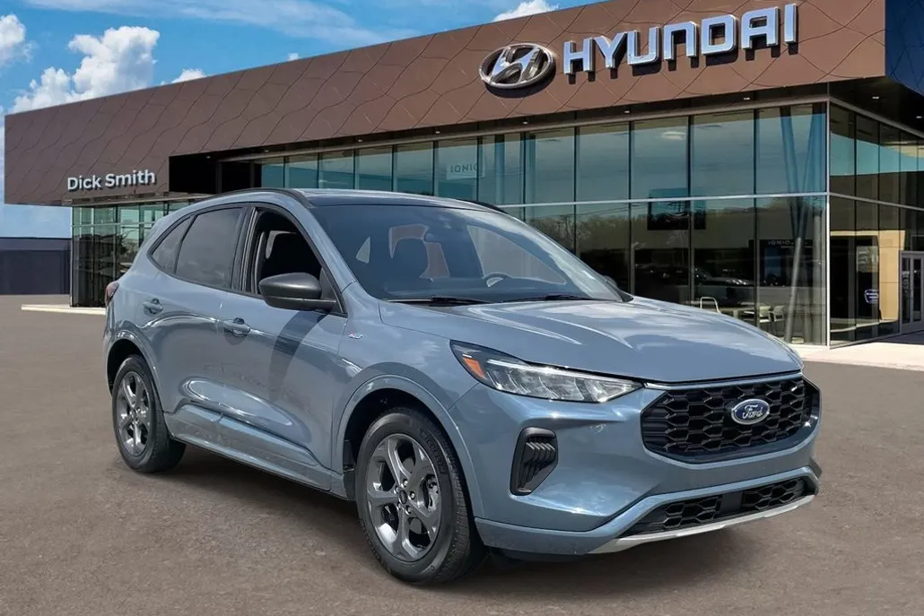 2024 Ford Escape ST-Line photo 1