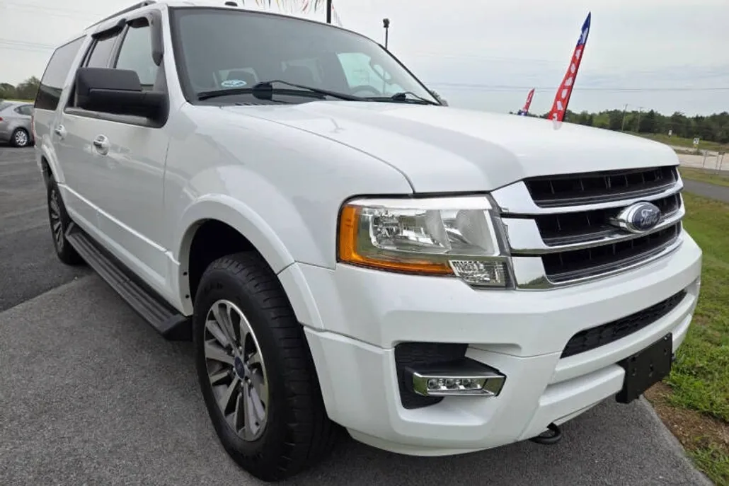 2017 Ford Expedition EL XLT photo 1