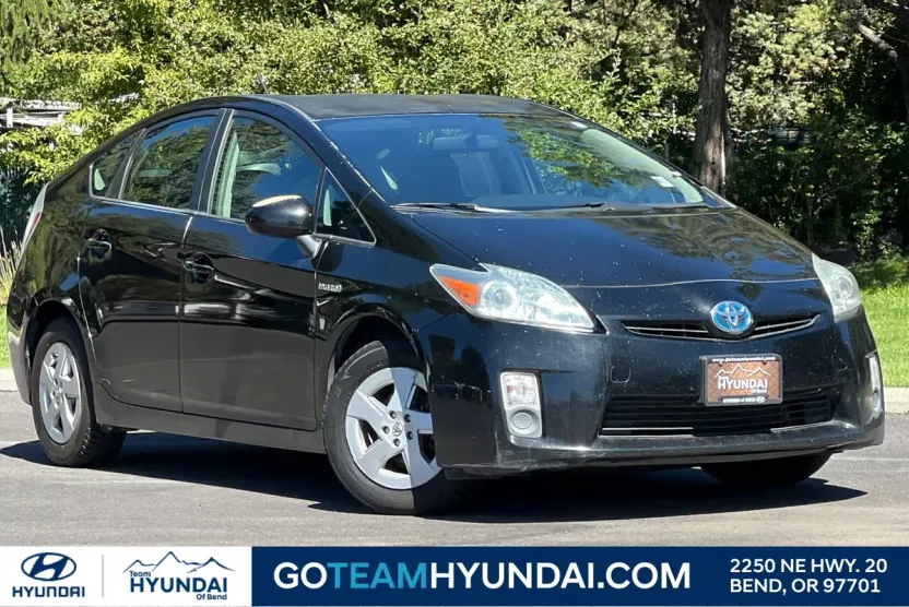 2010 Toyota Prius Three photo 1