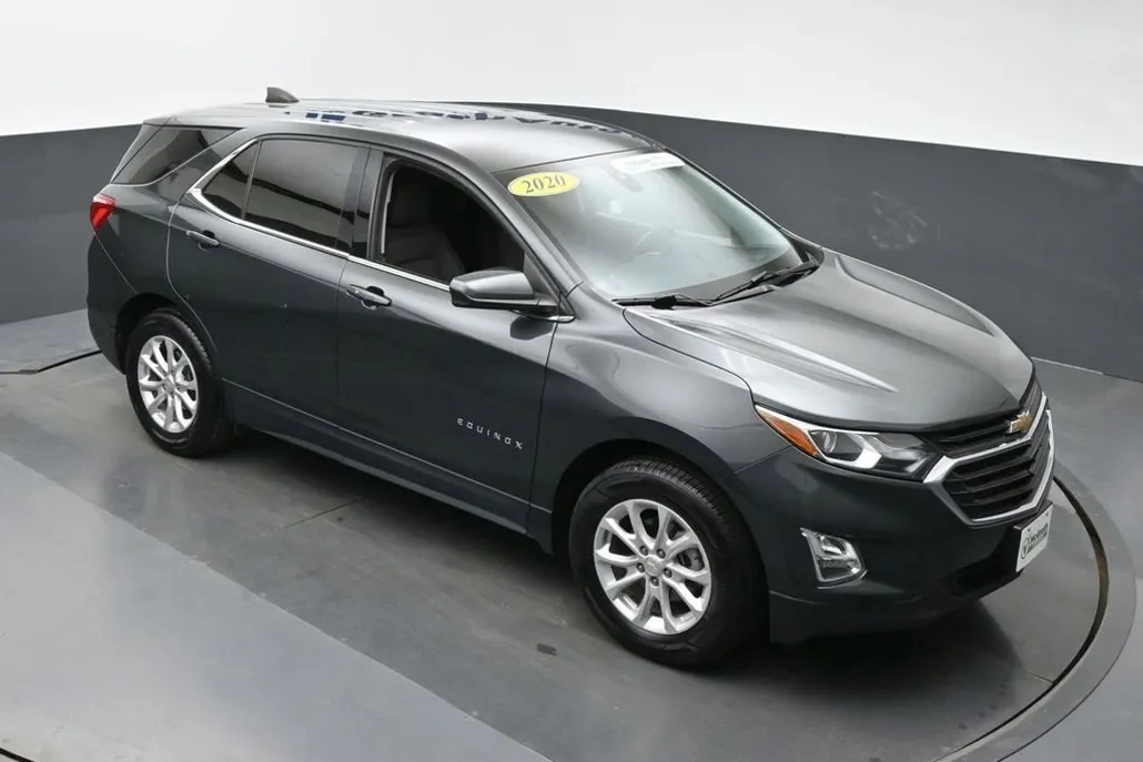 2020 Chevrolet Equinox LT photo 1
