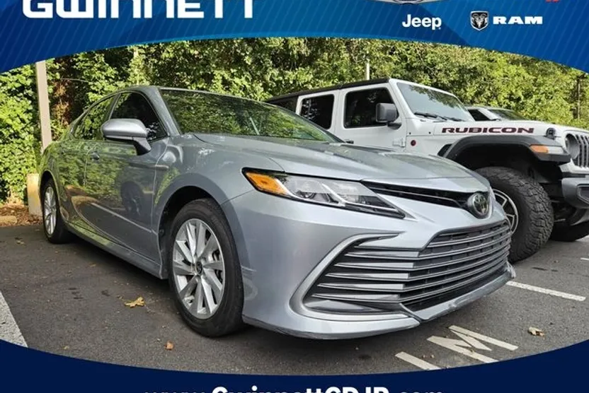 2023 Toyota Camry LE photo 1