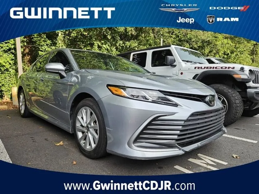 2023 Toyota Camry LE photo 1