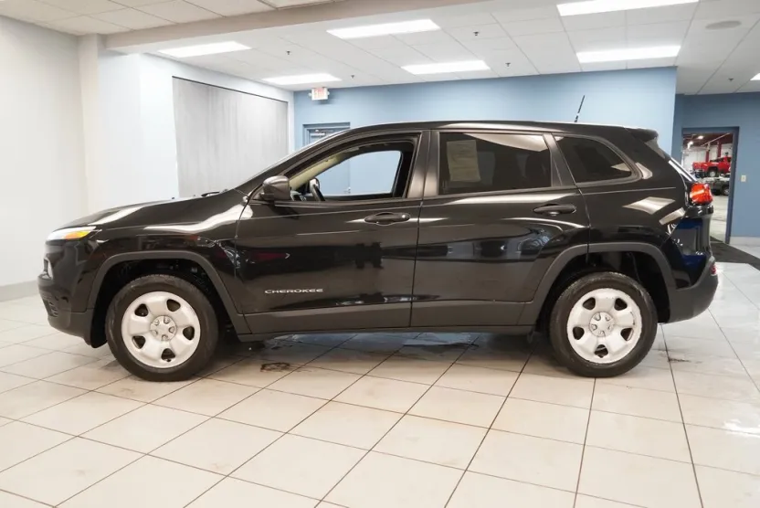 2016 Jeep Cherokee Sport photo 1