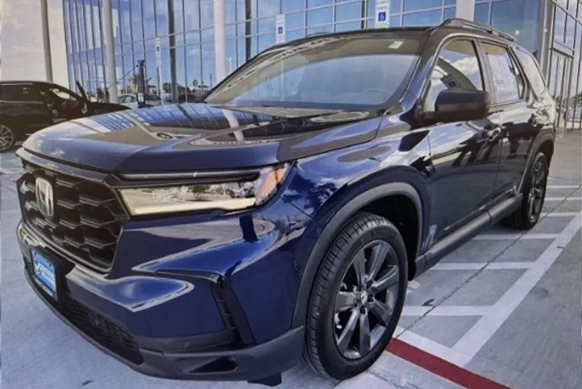 2024 Honda Pilot Sport photo 1