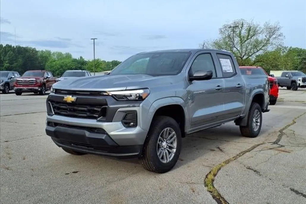 2025 Chevrolet Colorado Work Truck LT photo 1