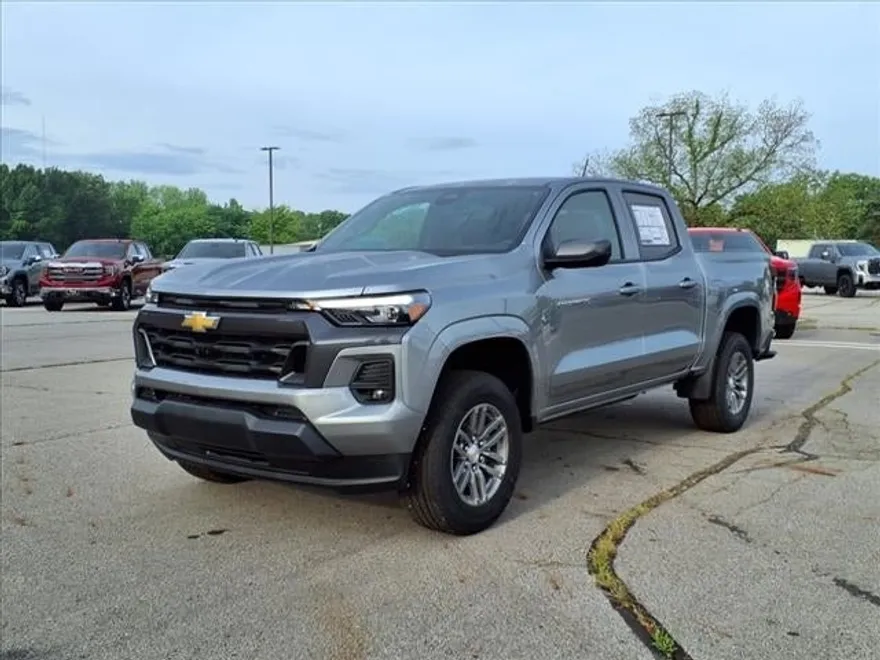 2025 Chevrolet Colorado Work Truck LT photo 1
