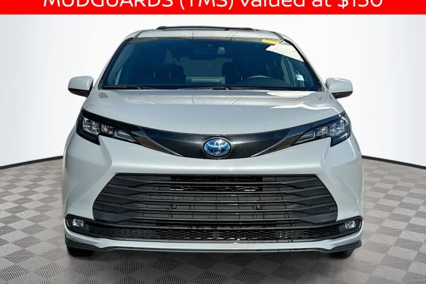 2024 Toyota Sienna photo 1