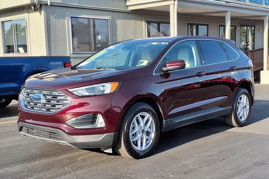 2022 Ford Edge SEL photo 1